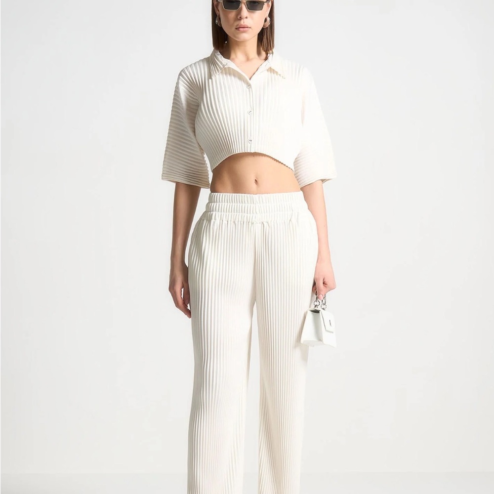 🚫 SOLD 🚫 Chic White Ribbed Two-Piece Set - Picture 7 of 9